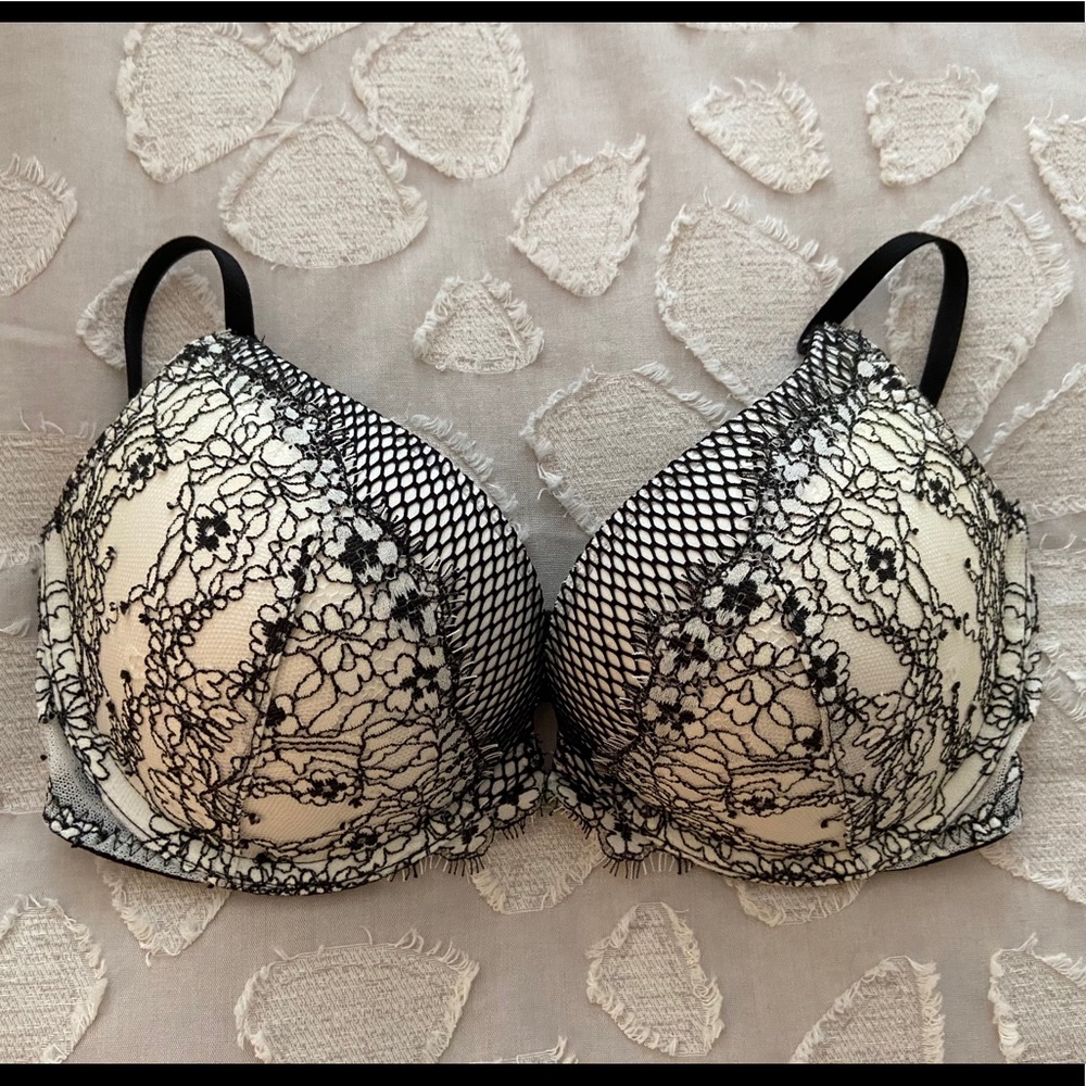Victoria’s Secret Very Sexy Bra Bundle - Picture 3 of 6
